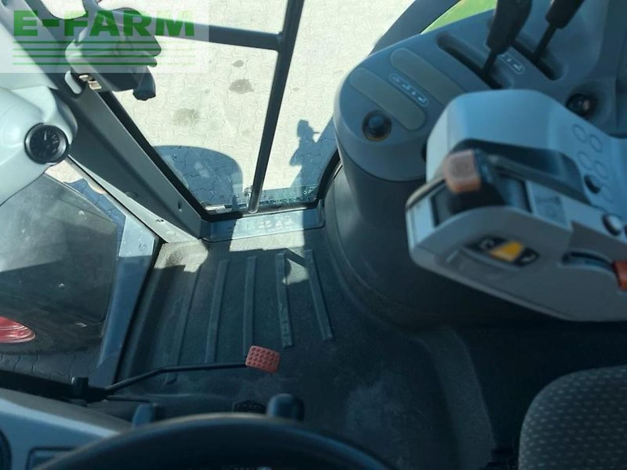 CLAAS arion 620 - Traktor: slika CLAAS arion 620 - Traktor CLAAS arion 620 - Traktor: slika CLAAS arion 620 - Traktor