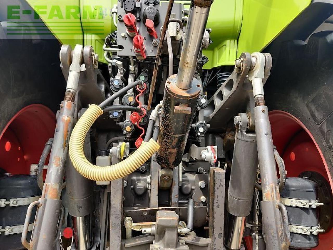 CLAAS axion 810 cmatic CMATIC - Traktor: slika CLAAS axion 810 cmatic CMATIC - Traktor CLAAS axion 810 cmatic CMATIC - Traktor: slika CLAAS axion 810 cmatic CMATIC - Traktor