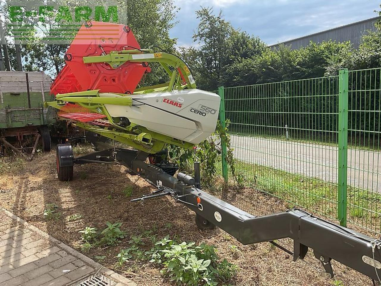 CLAAS cerio 560 schneidwerk mit wagen - Priključak za silažni kombajn: slika CLAAS cerio 560 schneidwerk mit wagen - Priključak za silažni kombajn CLAAS cerio 560 schneidwerk mit wagen - Priključak za silažni kombajn: slika CLAAS cerio 560 schneidwerk mit wagen - Priključak za silažni kombajn