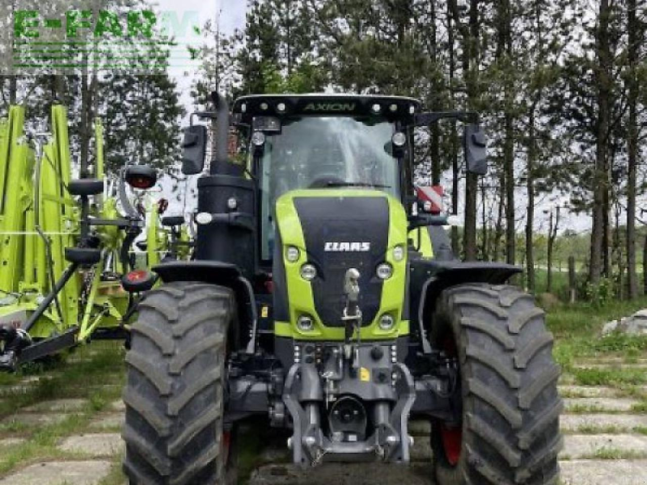 CLAAS gebr. axion 920 cmatic - Traktor: slika CLAAS gebr. axion 920 cmatic - Traktor CLAAS gebr. axion 920 cmatic - Traktor: slika CLAAS gebr. axion 920 cmatic - Traktor
