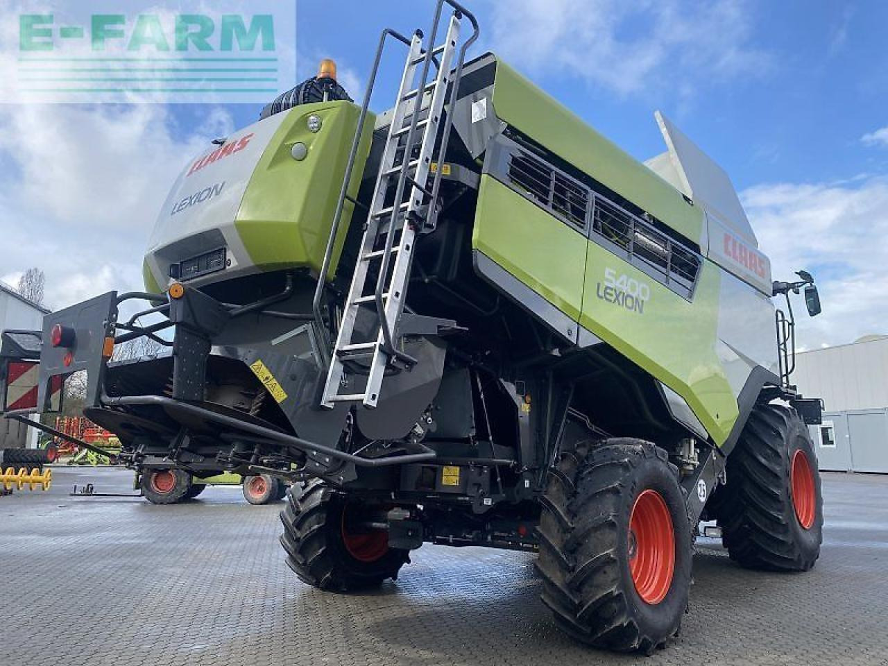 CLAAS lexion 5400 mit finanzierung - Kombajn za žetvu: slika CLAAS lexion 5400 mit finanzierung - Kombajn za žetvu CLAAS lexion 5400 mit finanzierung - Kombajn za žetvu: slika CLAAS lexion 5400 mit finanzierung - Kombajn za žetvu