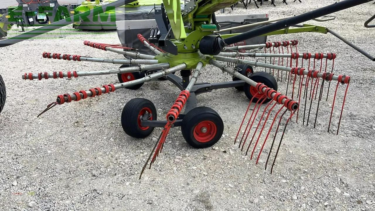 CLAAS liner 1800 twin - Prevrtač sijena/ Grabulje: slika CLAAS liner 1800 twin - Prevrtač sijena/ Grabulje CLAAS liner 1800 twin - Prevrtač sijena/ Grabulje: slika CLAAS liner 1800 twin - Prevrtač sijena/ Grabulje
