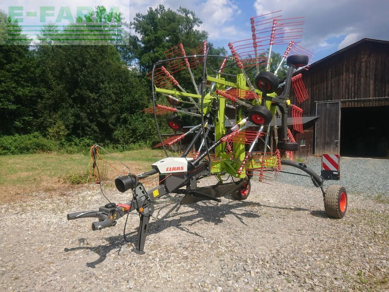 CLAAS liner 2700 - Prevrtač sijena/ Grabulje: slika CLAAS liner 2700 - Prevrtač sijena/ Grabulje CLAAS liner 2700 - Prevrtač sijena/ Grabulje: slika CLAAS liner 2700 - Prevrtač sijena/ Grabulje