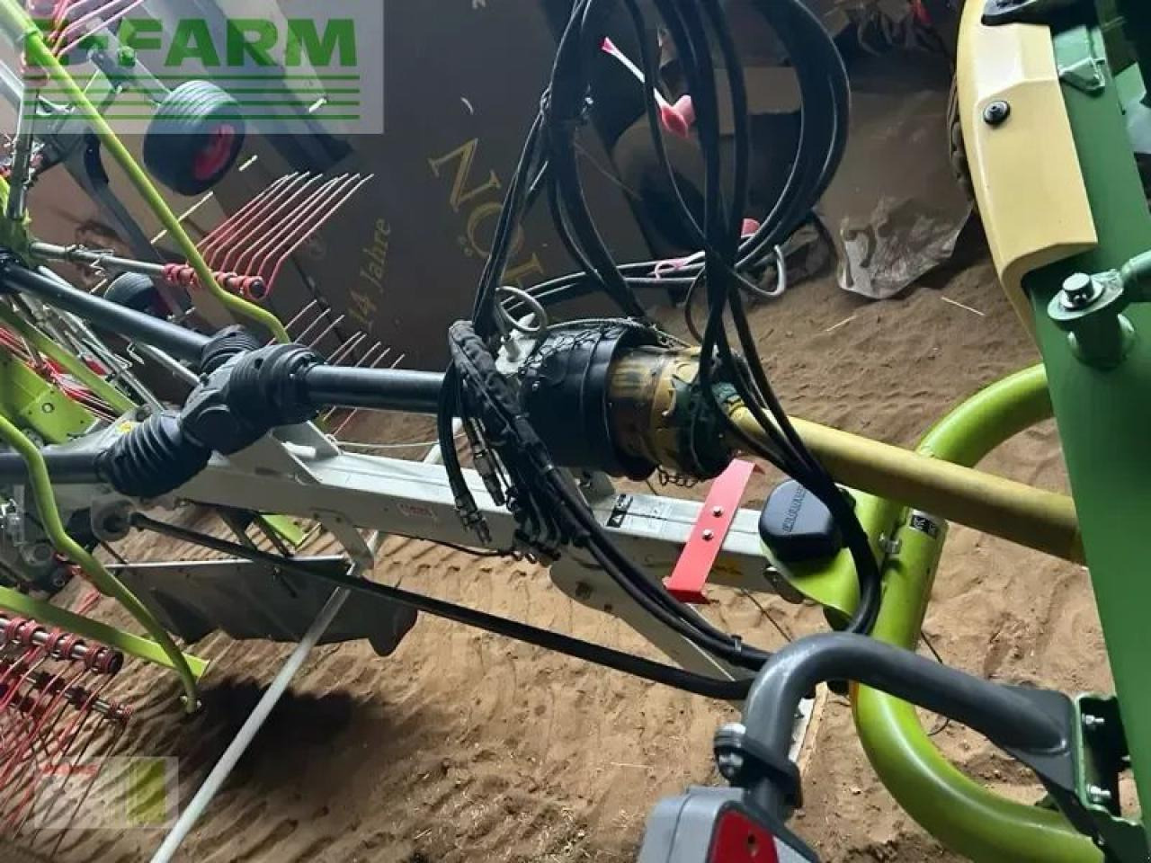 CLAAS liner 2800 - Prevrtač sijena/ Grabulje: slika CLAAS liner 2800 - Prevrtač sijena/ Grabulje CLAAS liner 2800 - Prevrtač sijena/ Grabulje: slika CLAAS liner 2800 - Prevrtač sijena/ Grabulje