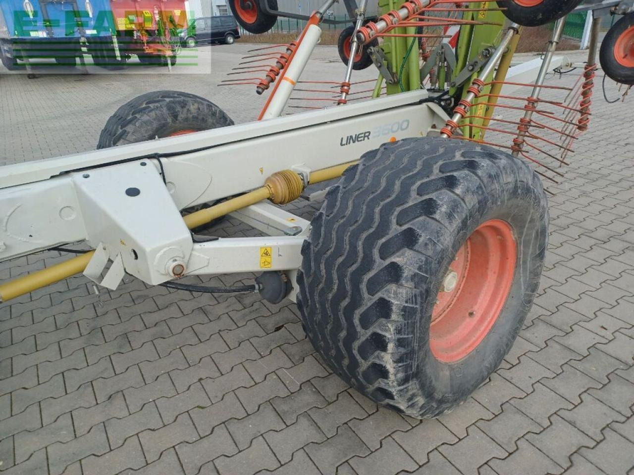 CLAAS liner 3600 - Prevrtač sijena/ Grabulje: slika CLAAS liner 3600 - Prevrtač sijena/ Grabulje CLAAS liner 3600 - Prevrtač sijena/ Grabulje: slika CLAAS liner 3600 - Prevrtač sijena/ Grabulje