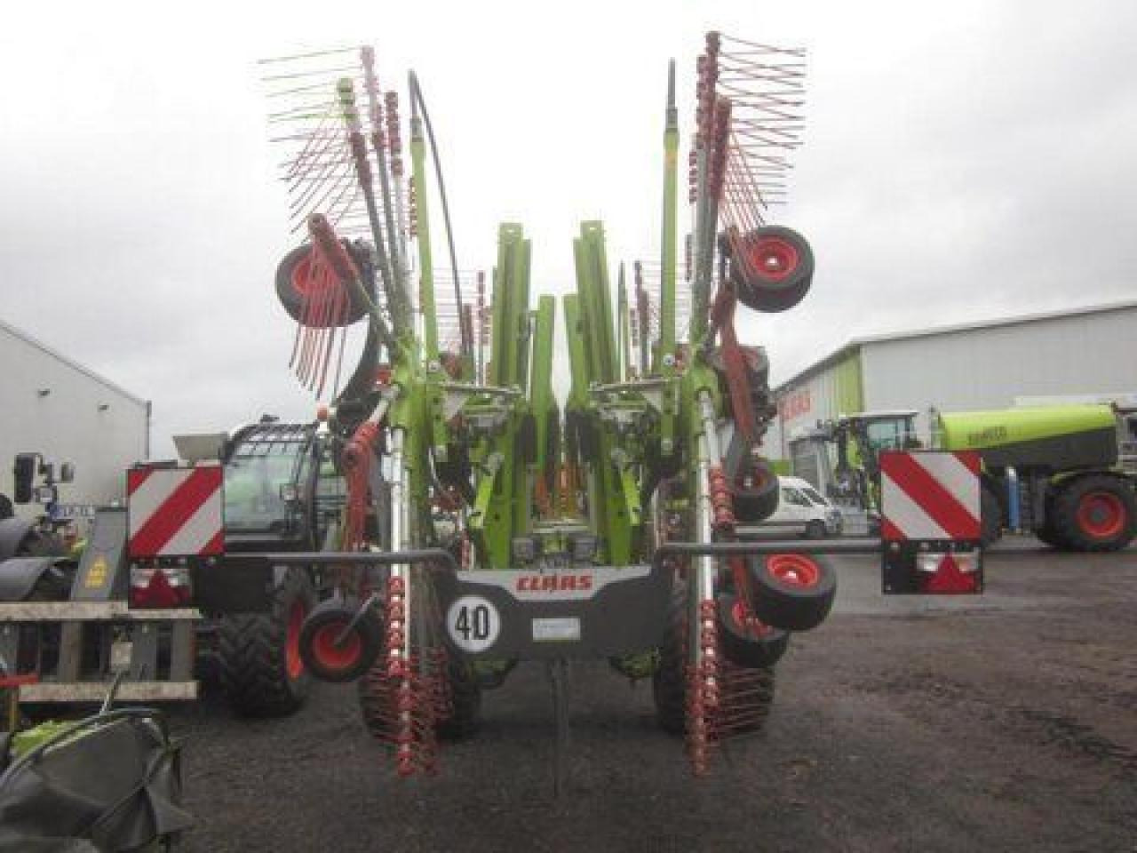 CLAAS liner 4900 business - Prevrtač sijena/ Grabulje: slika CLAAS liner 4900 business - Prevrtač sijena/ Grabulje CLAAS liner 4900 business - Prevrtač sijena/ Grabulje: slika CLAAS liner 4900 business - Prevrtač sijena/ Grabulje