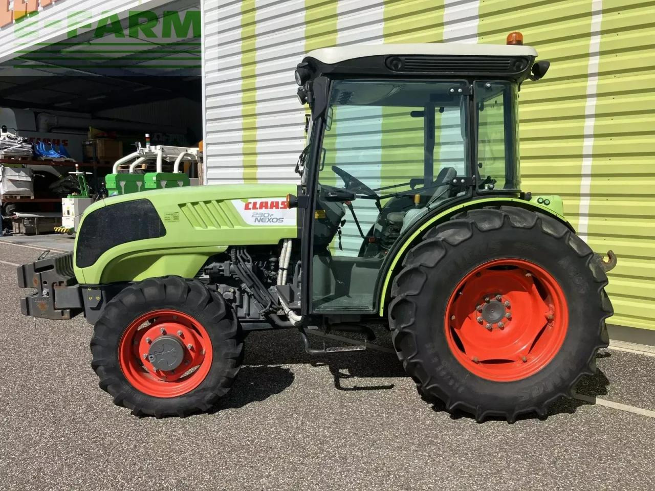 CLAAS nexos 230 f - Traktor: slika CLAAS nexos 230 f - Traktor CLAAS nexos 230 f - Traktor: slika CLAAS nexos 230 f - Traktor