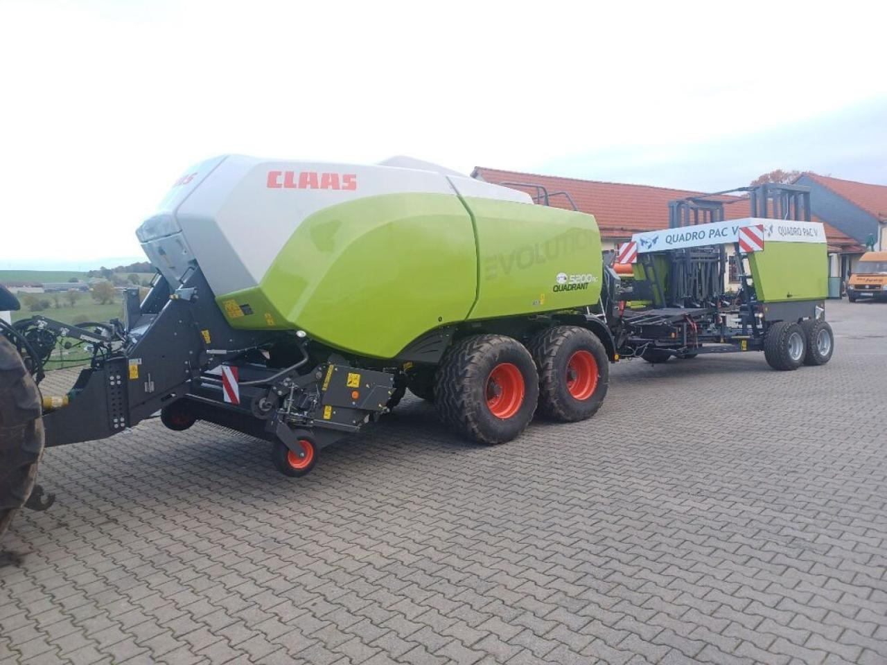CLAAS quadrant 5200 rc evolution mit tst quadro pac v - Kvadratna balirka: slika CLAAS quadrant 5200 rc evolution mit tst quadro pac v - Kvadratna balirka CLAAS quadrant 5200 rc evolution mit tst quadro pac v - Kvadratna balirka: slika CLAAS quadrant 5200 rc evolution mit tst quadro pac v - Kvadratna balirka