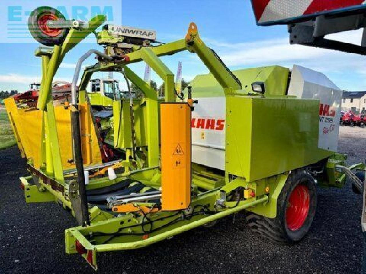 CLAAS rollant 255 rc uniwrap, presse - Kvadratna balirka: slika CLAAS rollant 255 rc uniwrap, presse - Kvadratna balirka CLAAS rollant 255 rc uniwrap, presse - Kvadratna balirka: slika CLAAS rollant 255 rc uniwrap, presse - Kvadratna balirka