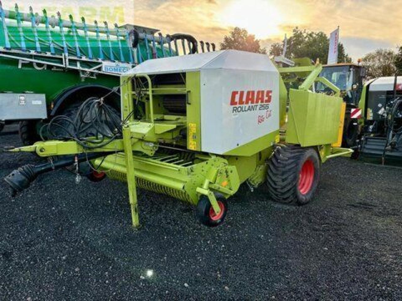 CLAAS rollant 255 rc uniwrap, presse - Kvadratna balirka: slika CLAAS rollant 255 rc uniwrap, presse - Kvadratna balirka CLAAS rollant 255 rc uniwrap, presse - Kvadratna balirka: slika CLAAS rollant 255 rc uniwrap, presse - Kvadratna balirka