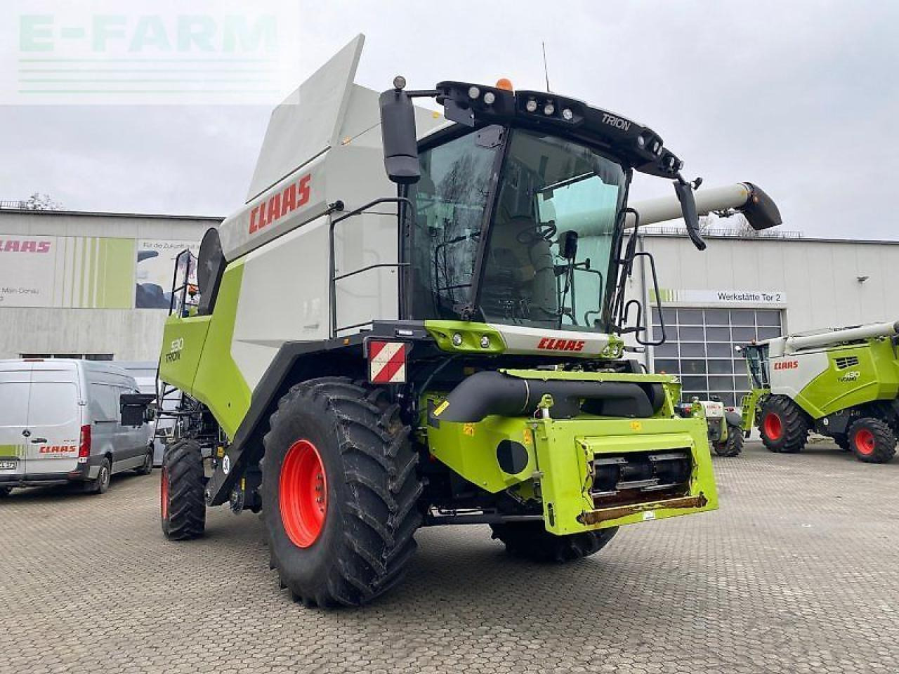 CLAAS trion 530 mit sw v 680 - Kombajn za žetvu: slika CLAAS trion 530 mit sw v 680 - Kombajn za žetvu CLAAS trion 530 mit sw v 680 - Kombajn za žetvu: slika CLAAS trion 530 mit sw v 680 - Kombajn za žetvu