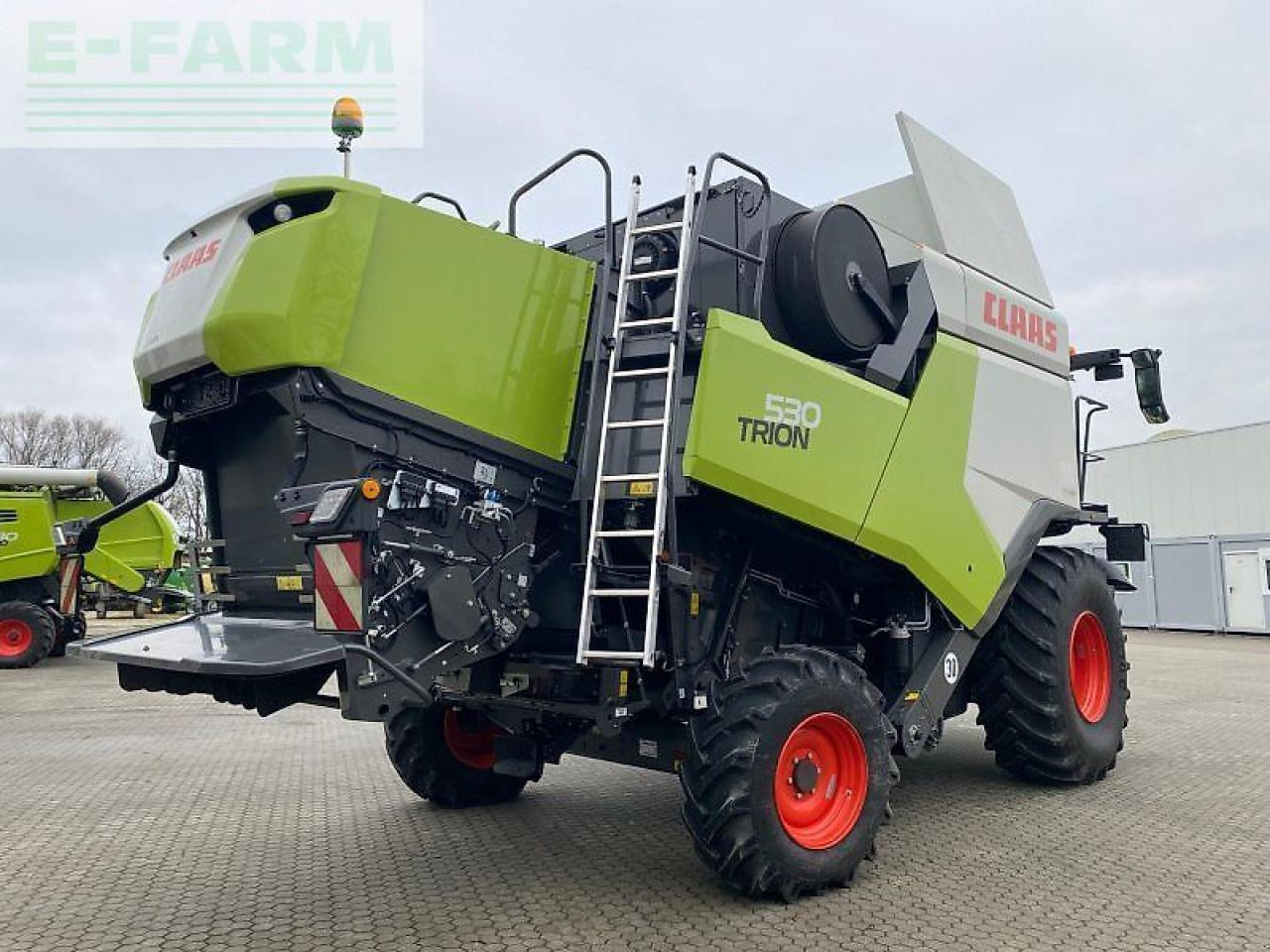 CLAAS trion 530 mit sw v 680 - Kombajn za žetvu: slika CLAAS trion 530 mit sw v 680 - Kombajn za žetvu CLAAS trion 530 mit sw v 680 - Kombajn za žetvu: slika CLAAS trion 530 mit sw v 680 - Kombajn za žetvu