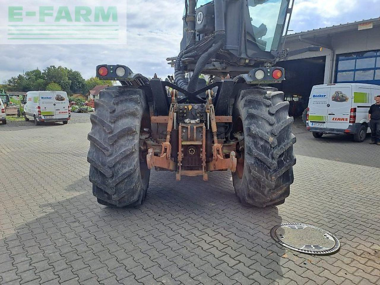 CLAAS xerion 3300 trac vc TRAC VC - Traktor: slika CLAAS xerion 3300 trac vc TRAC VC - Traktor CLAAS xerion 3300 trac vc TRAC VC - Traktor: slika CLAAS xerion 3300 trac vc TRAC VC - Traktor