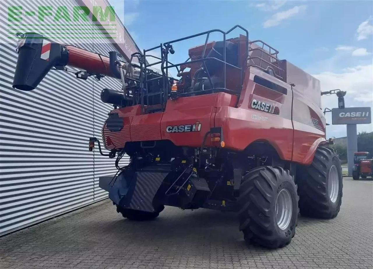 Case-IH 8250 kampagnepris axial-flow 8250 med 35 fod varioskærebord - Kombajn za žetvu: slika Case-IH 8250 kampagnepris axial-flow 8250 med 35 fod varioskærebord - Kombajn za žetvu Case-IH 8250 kampagnepris axial-flow 8250 med 35 fod varioskærebord - Kombajn za žetvu: slika Case-IH 8250 kampagnepris axial-flow 8250 med 35 fod varioskærebord - Kombajn za žetvu