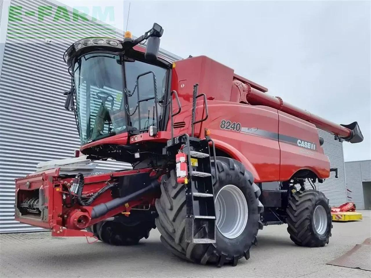 Case-IH axial flow 8240 med 30 fods vario skærebord - Kombajn za žetvu: slika Case-IH axial flow 8240 med 30 fods vario skærebord - Kombajn za žetvu Case-IH axial flow 8240 med 30 fods vario skærebord - Kombajn za žetvu: slika Case-IH axial flow 8240 med 30 fods vario skærebord - Kombajn za žetvu