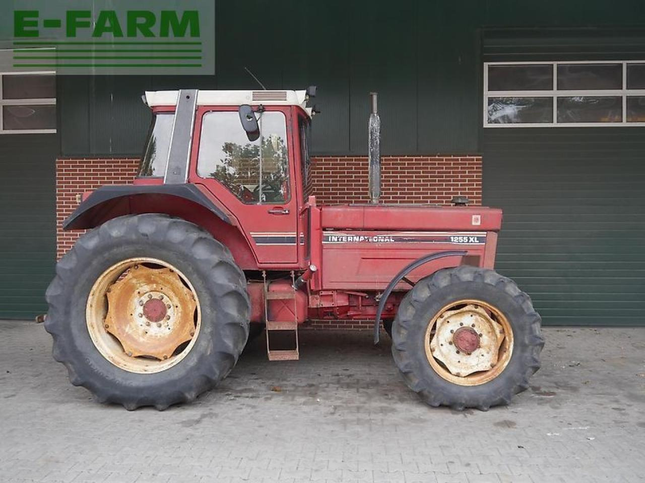 Case-IH ihc 1255 xl nur 5390 std. - Traktor: slika Case-IH ihc 1255 xl nur 5390 std. - Traktor Case-IH ihc 1255 xl nur 5390 std. - Traktor: slika Case-IH ihc 1255 xl nur 5390 std. - Traktor