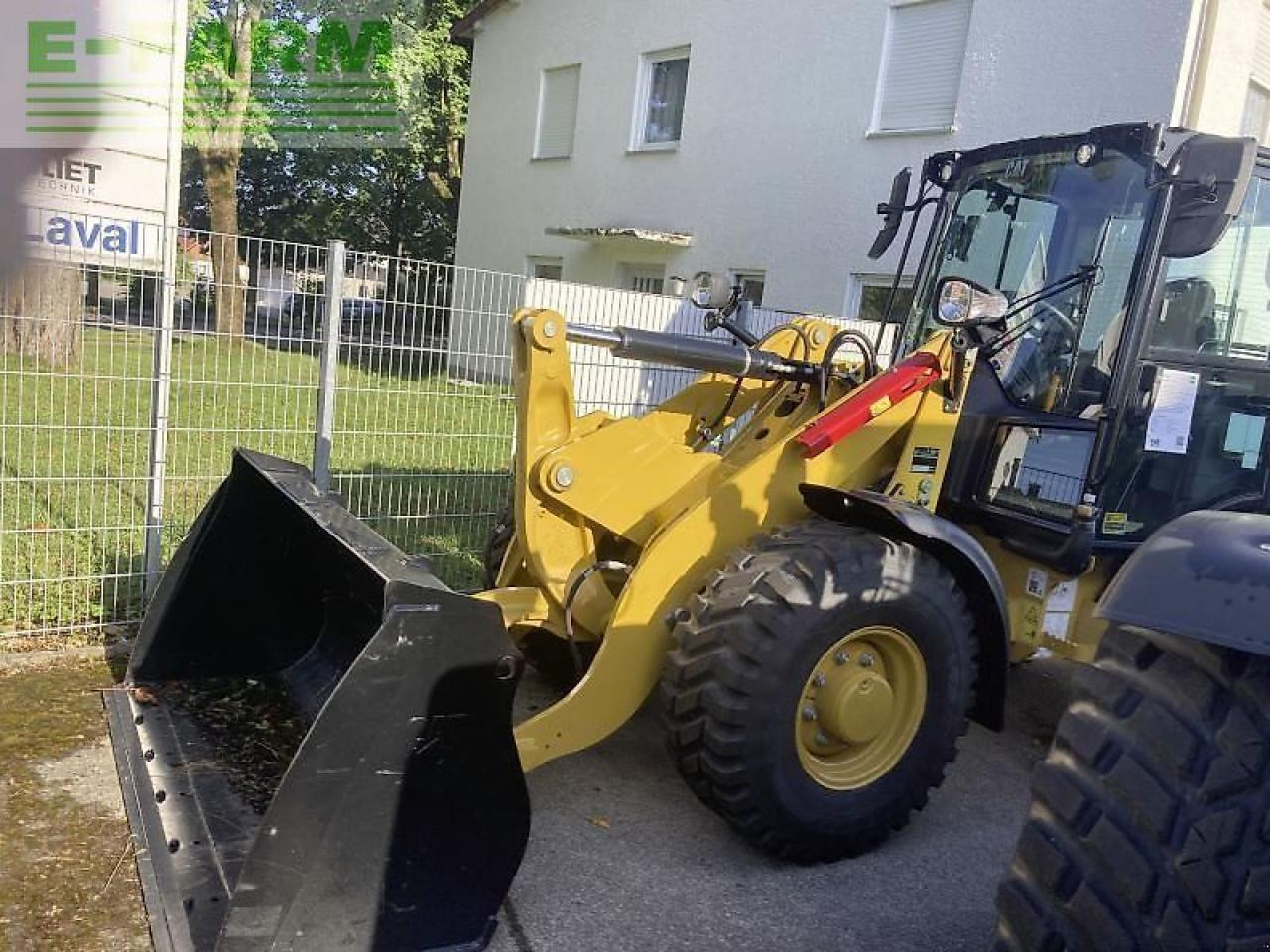 Caterpillar cat 906-14 - Mini bager: slika Caterpillar cat 906-14 - Mini bager Caterpillar cat 906-14 - Mini bager: slika Caterpillar cat 906-14 - Mini bager