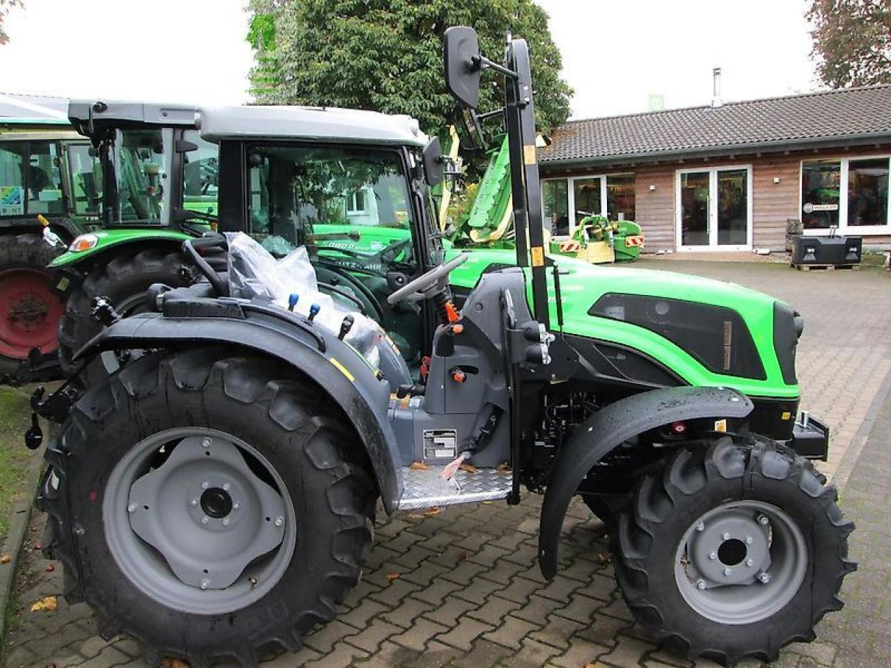 Deutz-Fahr 3050 - Traktor: slika Deutz-Fahr 3050 - Traktor Deutz-Fahr 3050 - Traktor: slika Deutz-Fahr 3050 - Traktor