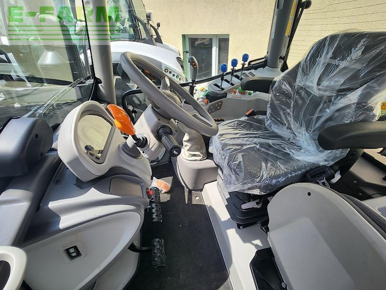 Deutz-Fahr 6125 - Traktor: slika Deutz-Fahr 6125 - Traktor Deutz-Fahr 6125 - Traktor: slika Deutz-Fahr 6125 - Traktor