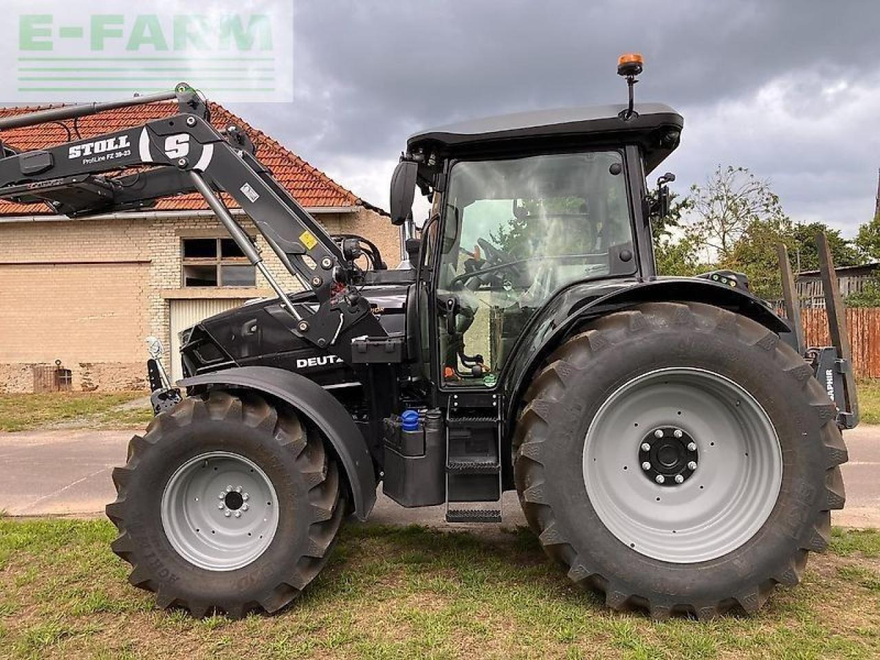 Traktor Deutz-Fahr 6135 C TTV TTV: slika Traktor Deutz-Fahr 6135 C TTV TTV Traktor Deutz-Fahr 6135 C TTV TTV: slika Traktor Deutz-Fahr 6135 C TTV TTV