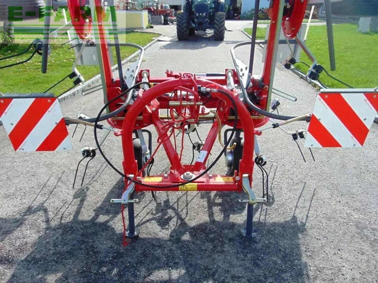 Fella sanos 6606 dn - Prevrtač sijena/ Grabulje: slika Fella sanos 6606 dn - Prevrtač sijena/ Grabulje Fella sanos 6606 dn - Prevrtač sijena/ Grabulje: slika Fella sanos 6606 dn - Prevrtač sijena/ Grabulje