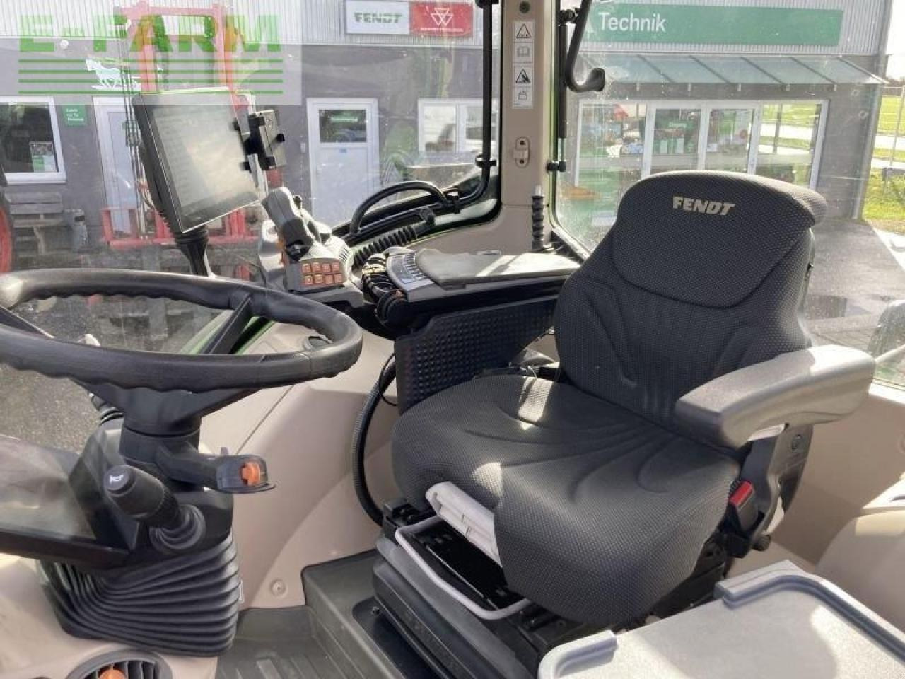 Traktor Fendt 724 vario gen6 profi plus: slika Traktor Fendt 724 vario gen6 profi plus Traktor Fendt 724 vario gen6 profi plus: slika Traktor Fendt 724 vario gen6 profi plus