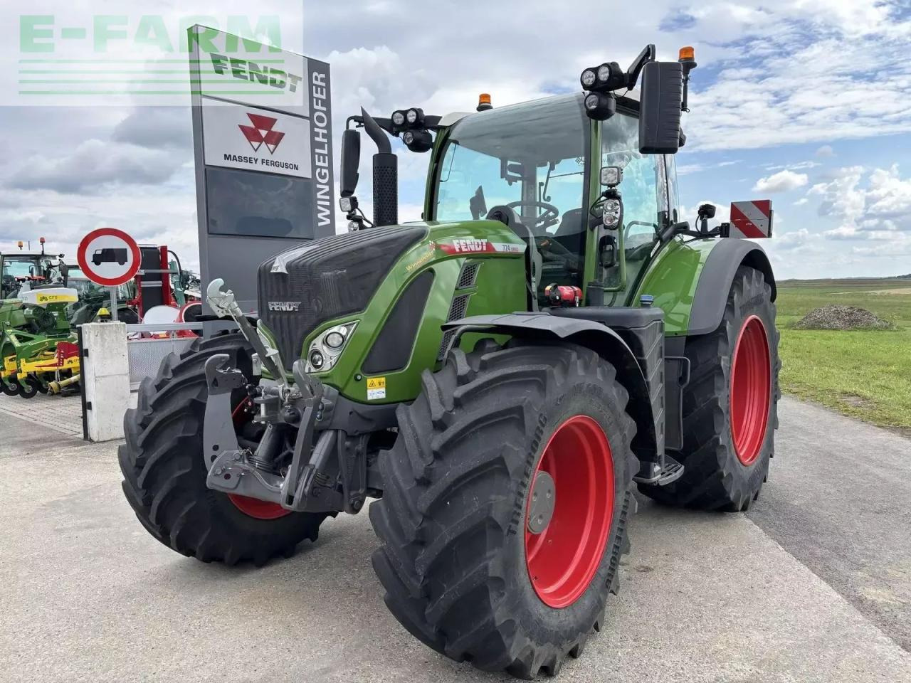 Fendt 724 vario profi+ - Traktor: slika Fendt 724 vario profi+ - Traktor Fendt 724 vario profi+ - Traktor: slika Fendt 724 vario profi+ - Traktor