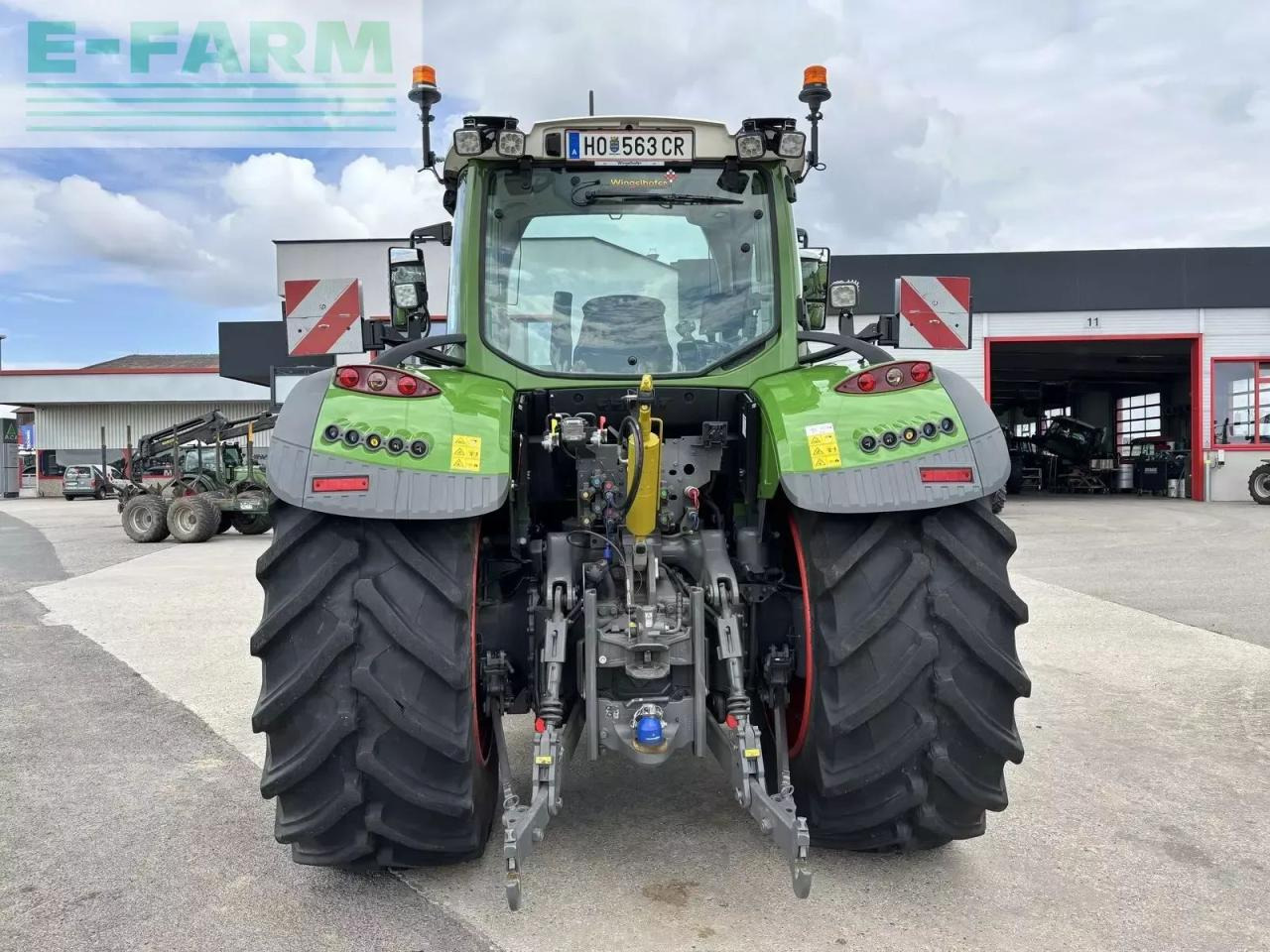 Fendt 724 vario profi+ - Traktor: slika Fendt 724 vario profi+ - Traktor Fendt 724 vario profi+ - Traktor: slika Fendt 724 vario profi+ - Traktor