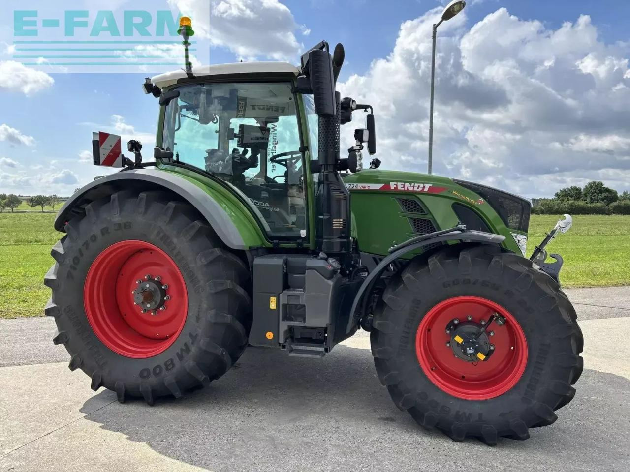 Fendt 724 vario profi+ ProfiPlus - Traktor: slika Fendt 724 vario profi+ ProfiPlus - Traktor Fendt 724 vario profi+ ProfiPlus - Traktor: slika Fendt 724 vario profi+ ProfiPlus - Traktor
