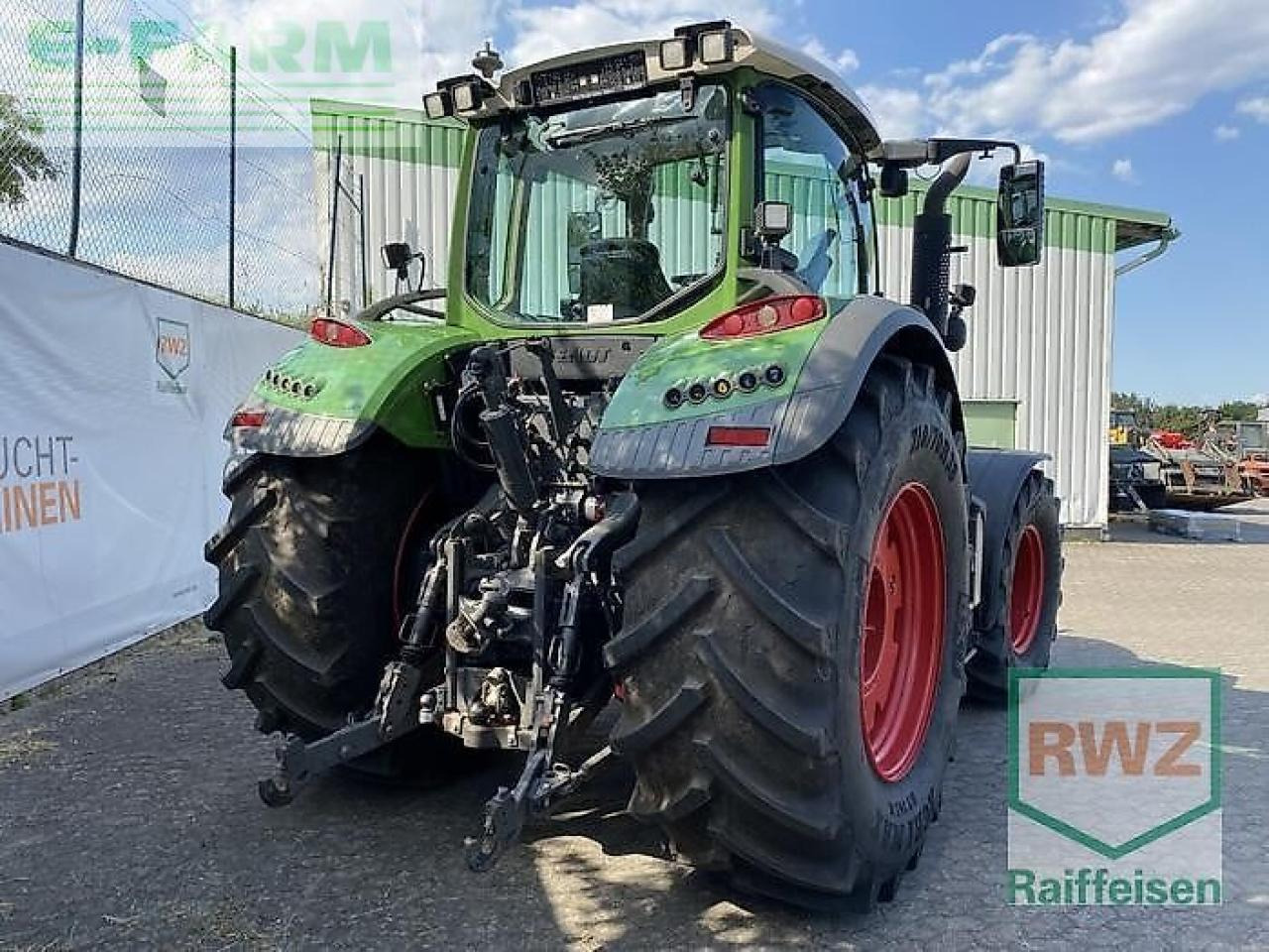 Fendt 724 vario s4 - Traktor: slika Fendt 724 vario s4 - Traktor Fendt 724 vario s4 - Traktor: slika Fendt 724 vario s4 - Traktor