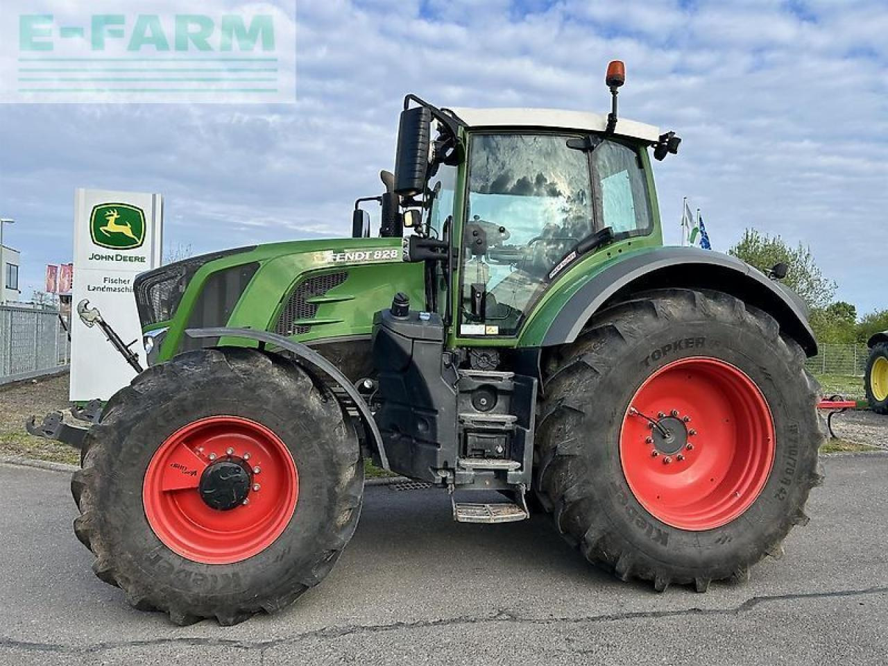 Fendt 828 vario / motor neu - Traktor: slika Fendt 828 vario / motor neu - Traktor Fendt 828 vario / motor neu - Traktor: slika Fendt 828 vario / motor neu - Traktor