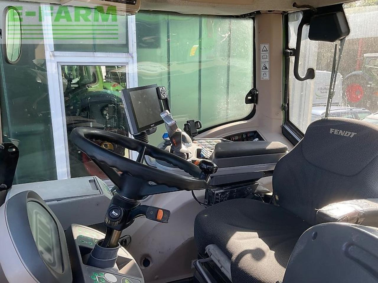 Fendt 828 vario s4 - Traktor: slika Fendt 828 vario s4 - Traktor Fendt 828 vario s4 - Traktor: slika Fendt 828 vario s4 - Traktor