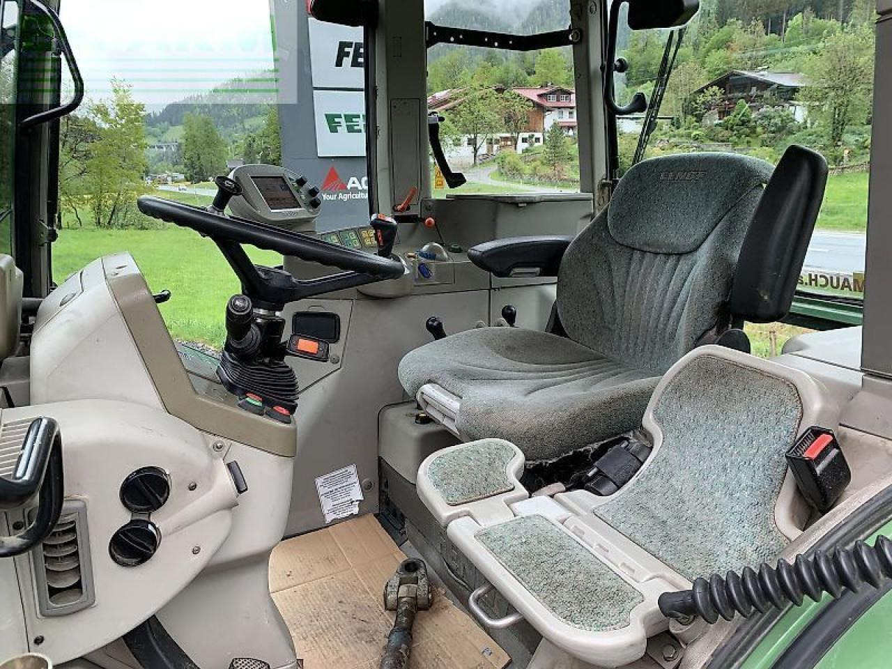 Traktor Fendt farmer 412 vario: slika Traktor Fendt farmer 412 vario