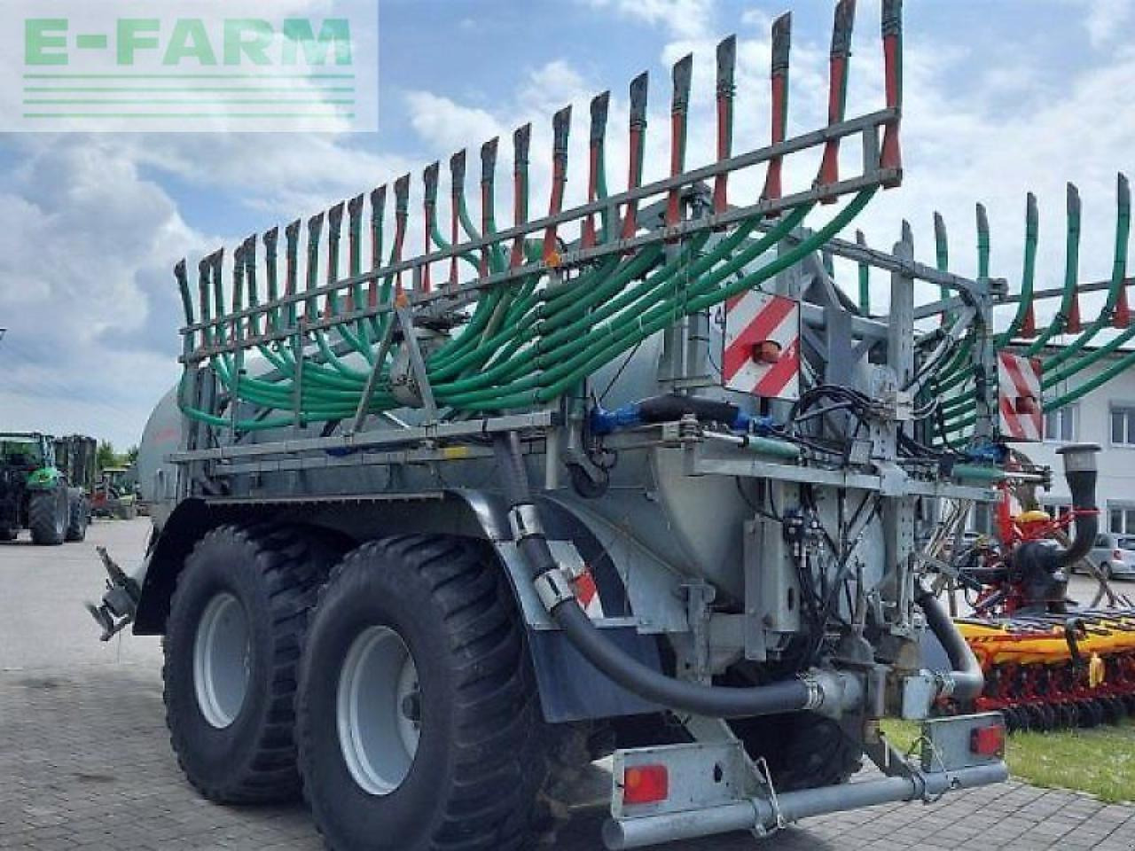 Fliegl pfw 16000 tandem fox - Oprema za gnojenje: slika Fliegl pfw 16000 tandem fox - Oprema za gnojenje Fliegl pfw 16000 tandem fox - Oprema za gnojenje: slika Fliegl pfw 16000 tandem fox - Oprema za gnojenje