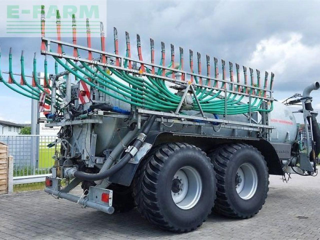 Fliegl pfw 16000 tandem fox - Oprema za gnojenje: slika Fliegl pfw 16000 tandem fox - Oprema za gnojenje Fliegl pfw 16000 tandem fox - Oprema za gnojenje: slika Fliegl pfw 16000 tandem fox - Oprema za gnojenje