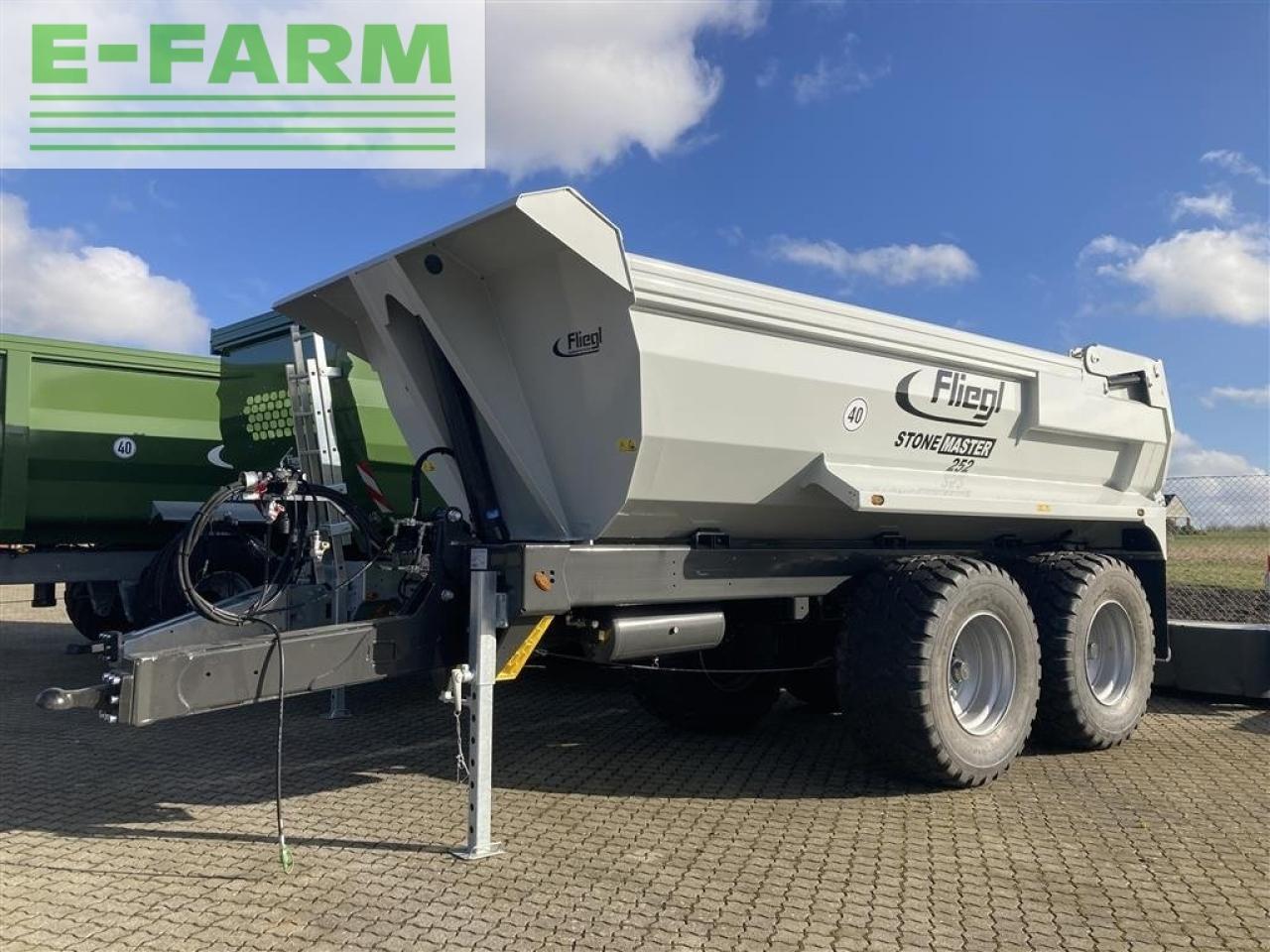 Fliegl stone master 252 profi - Nagibna prikolica za poljoprivredna gospodarstva/ Istovarivač: slika Fliegl stone master 252 profi - Nagibna prikolica za poljoprivredna gospodarstva/ Istovarivač Fliegl stone master 252 profi - Nagibna prikolica za poljoprivredna gospodarstva/ Istovarivač: slika Fliegl stone master 252 profi - Nagibna prikolica za poljoprivredna gospodarstva/ Istovarivač