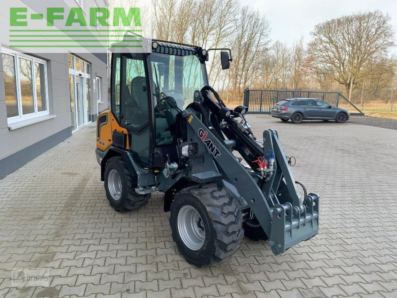 Giant g2700 elektro - Zglobni utovarivač: slika Giant g2700 elektro - Zglobni utovarivač Giant g2700 elektro - Zglobni utovarivač: slika Giant g2700 elektro - Zglobni utovarivač