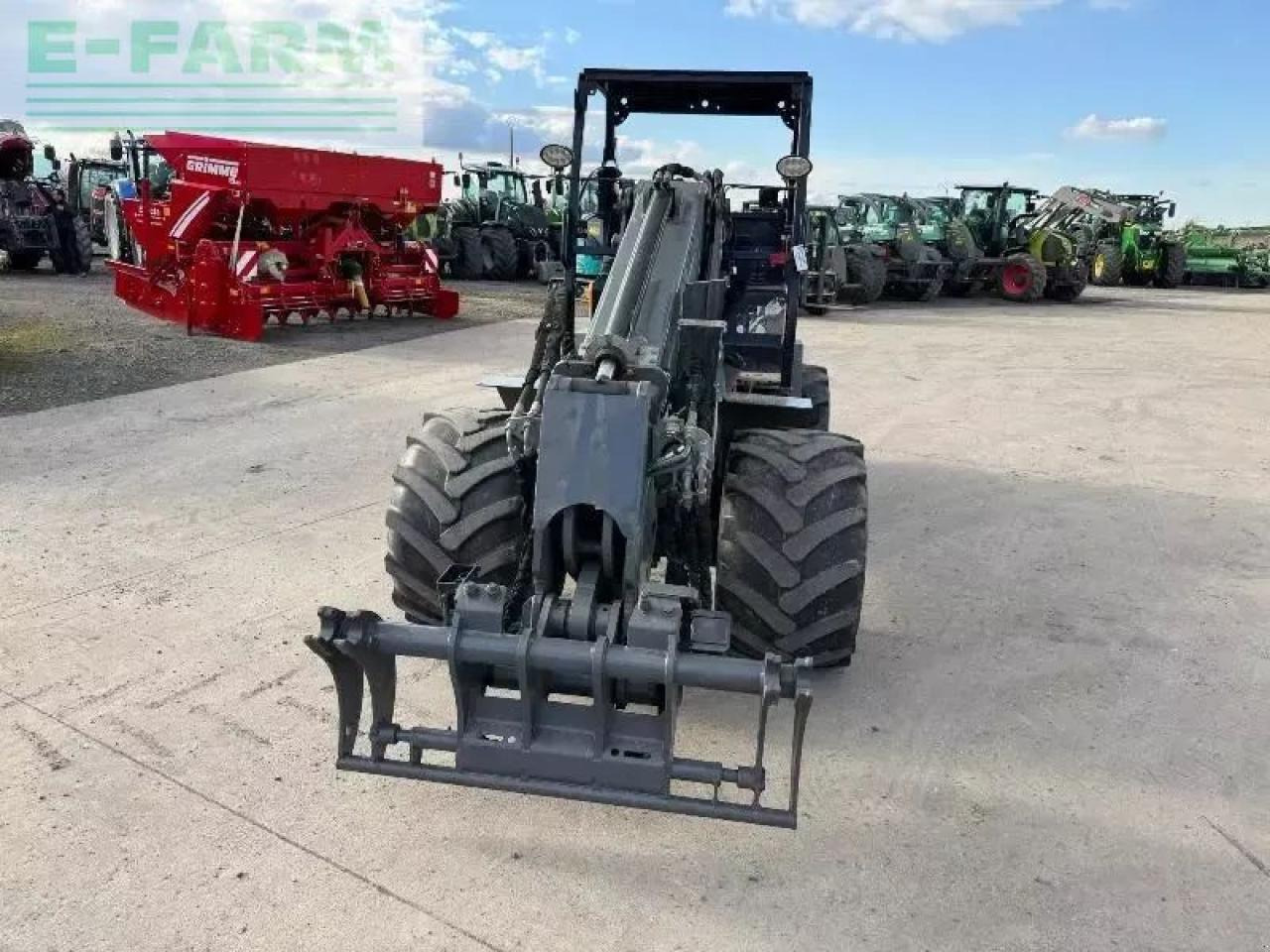 Giant g3500 - Utovarivač na kotačima: slika Giant g3500 - Utovarivač na kotačima Giant g3500 - Utovarivač na kotačima: slika Giant g3500 - Utovarivač na kotačima