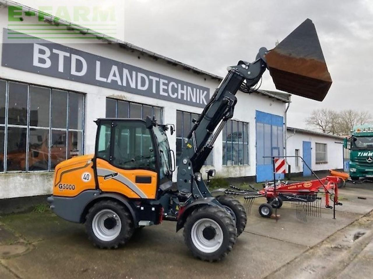 Giant g5000 tele - Mini bager: slika Giant g5000 tele - Mini bager Giant g5000 tele - Mini bager: slika Giant g5000 tele - Mini bager