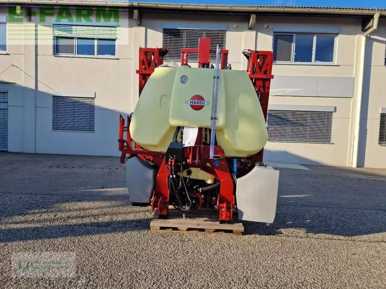 Hardi mega 12 - Vučena prskalica: slika Hardi mega 12 - Vučena prskalica Hardi mega 12 - Vučena prskalica: slika Hardi mega 12 - Vučena prskalica