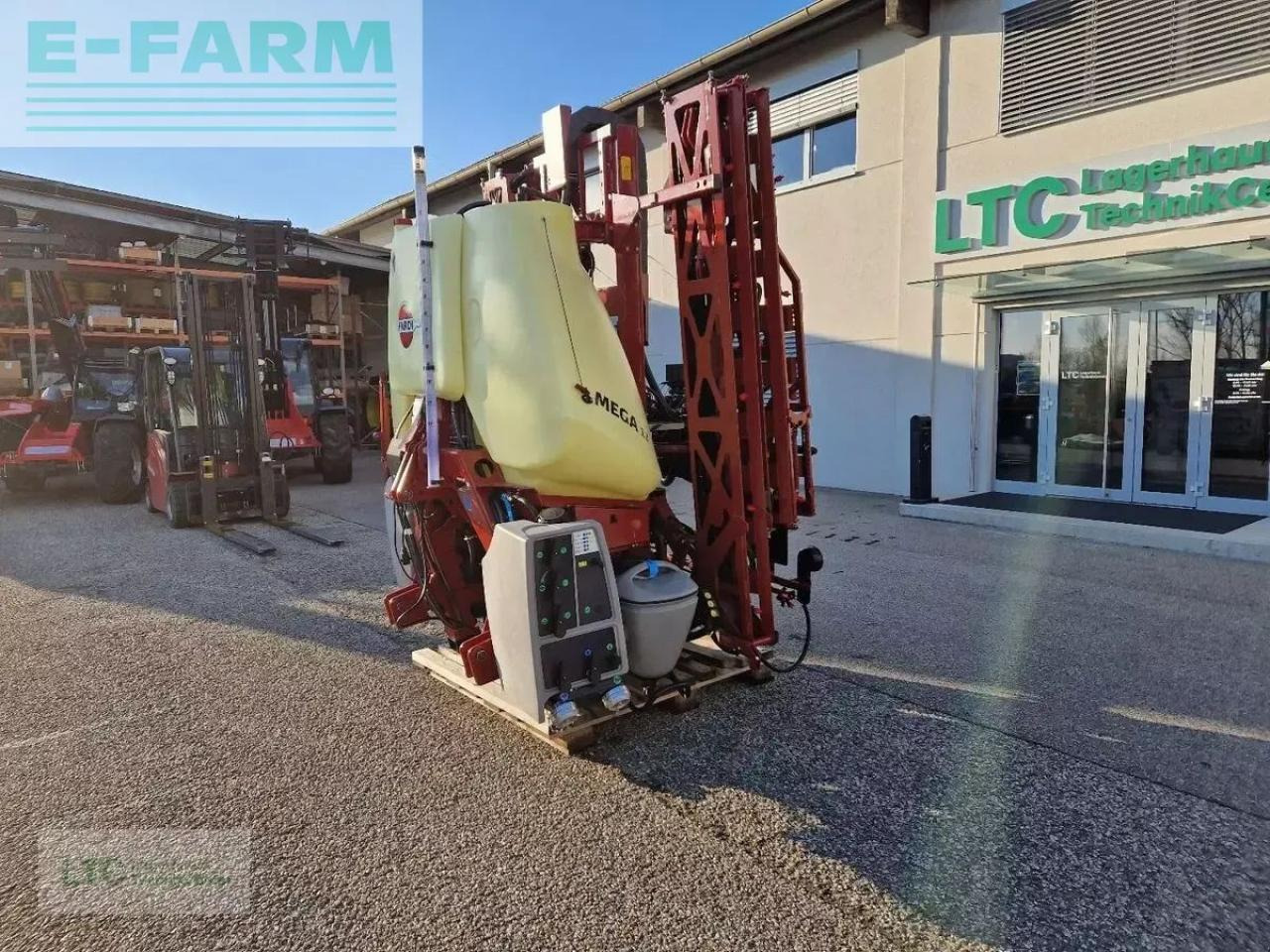 Hardi mega 12 - Vučena prskalica: slika Hardi mega 12 - Vučena prskalica Hardi mega 12 - Vučena prskalica: slika Hardi mega 12 - Vučena prskalica