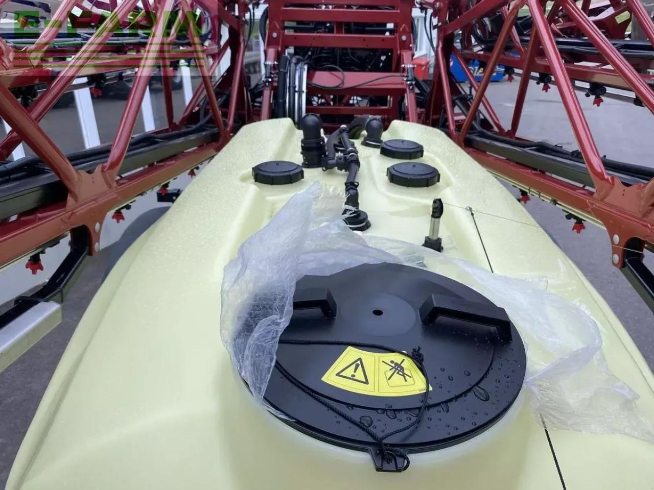 Vučena prskalica Hardi navigator 4000l 27m 9tb ddz: slika Vučena prskalica Hardi navigator 4000l 27m 9tb ddz