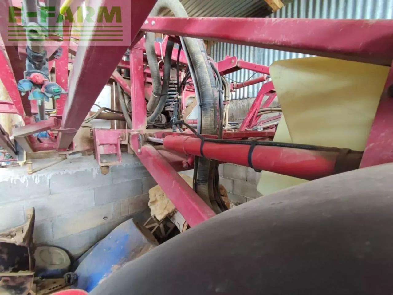 Hardi navigator - Vučena prskalica: slika Hardi navigator - Vučena prskalica Hardi navigator - Vučena prskalica: slika Hardi navigator - Vučena prskalica