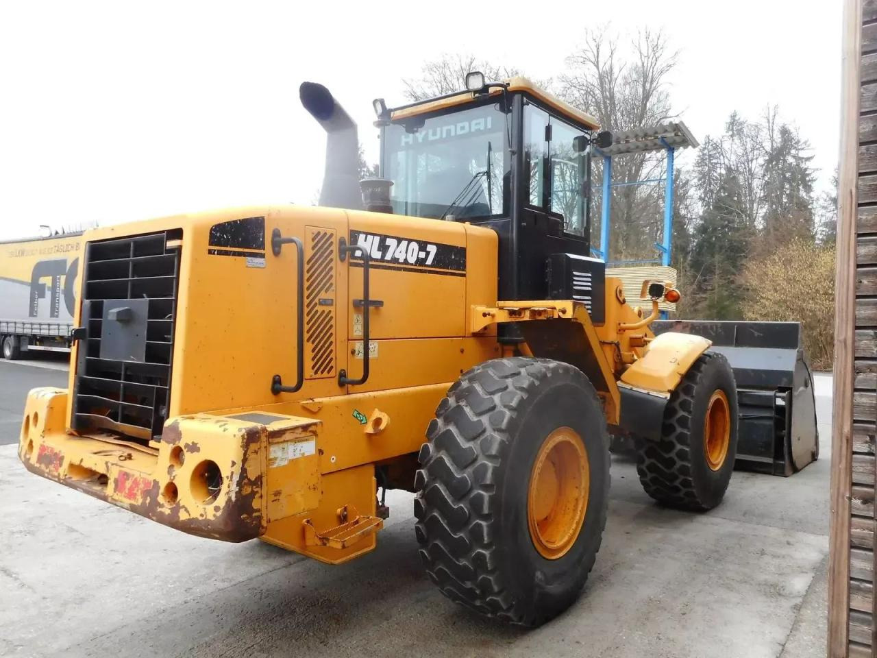 Hyundai hl740-7 mit hochkippschaufel u. volvo sw - Mini bager: slika Hyundai hl740-7 mit hochkippschaufel u. volvo sw - Mini bager Hyundai hl740-7 mit hochkippschaufel u. volvo sw - Mini bager: slika Hyundai hl740-7 mit hochkippschaufel u. volvo sw - Mini bager