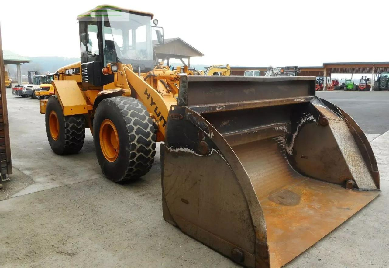 Hyundai hl740-7 mit hochkippschaufel u. volvo sw - Mini bager: slika Hyundai hl740-7 mit hochkippschaufel u. volvo sw - Mini bager Hyundai hl740-7 mit hochkippschaufel u. volvo sw - Mini bager: slika Hyundai hl740-7 mit hochkippschaufel u. volvo sw - Mini bager