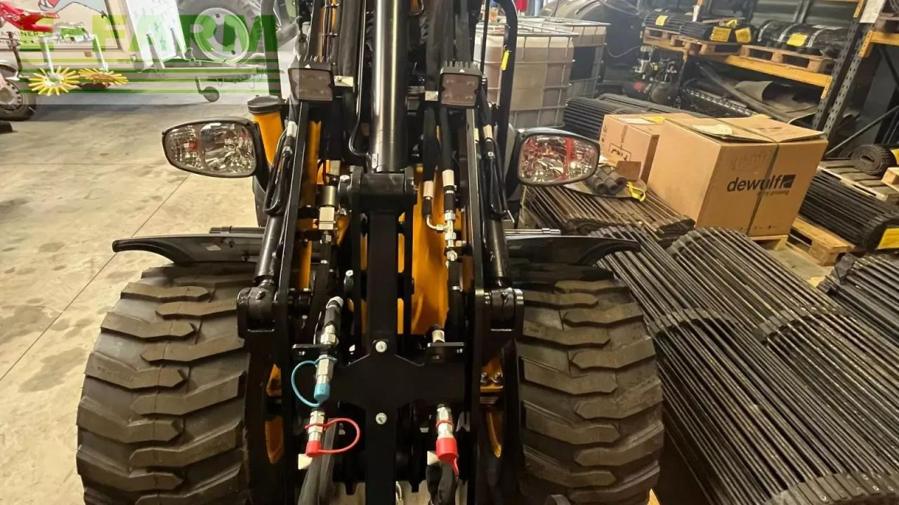 JCB 403 agri smart power - Mini bager: slika JCB 403 agri smart power - Mini bager JCB 403 agri smart power - Mini bager: slika JCB 403 agri smart power - Mini bager