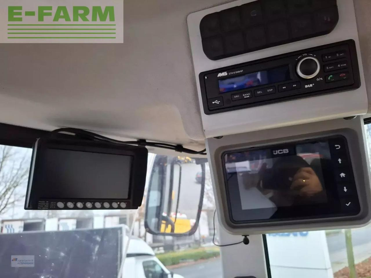 Mini bager JCB 427 agri: slika Mini bager JCB 427 agri