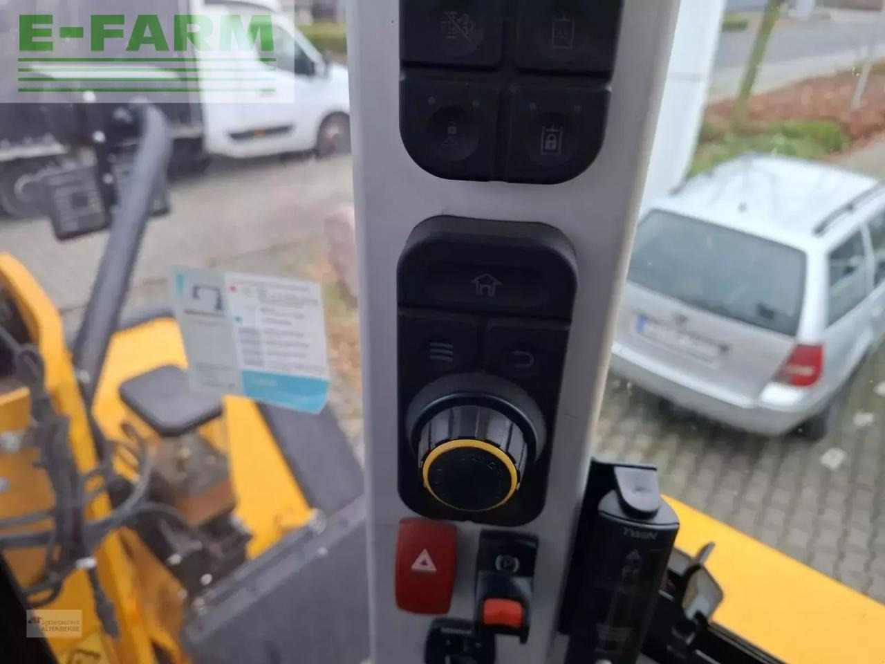 Mini bager JCB 427 agri: slika Mini bager JCB 427 agri