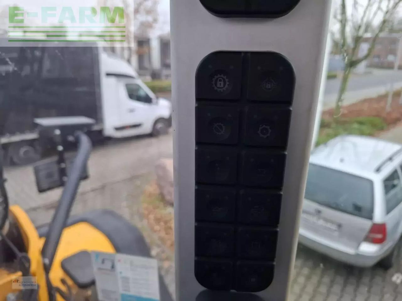 Mini bager JCB 427 agri: slika Mini bager JCB 427 agri