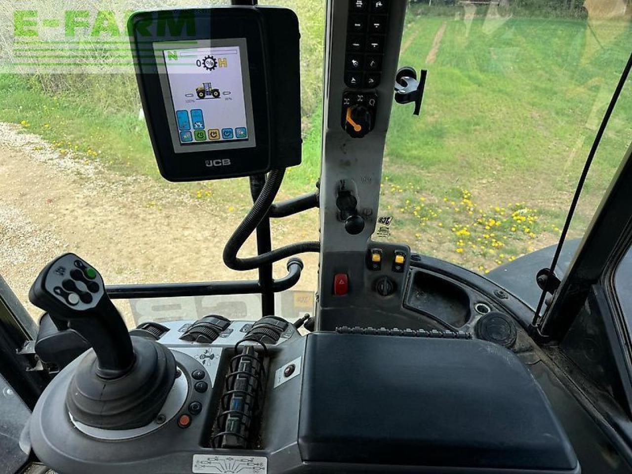 Traktor JCB fastrac 4220 pro: slika Traktor JCB fastrac 4220 pro